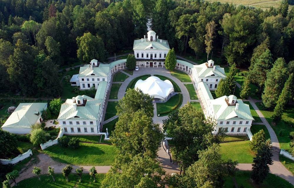 Обзорная экскурсия по усадьбе Середниково с посещением храма митрополита Алексия